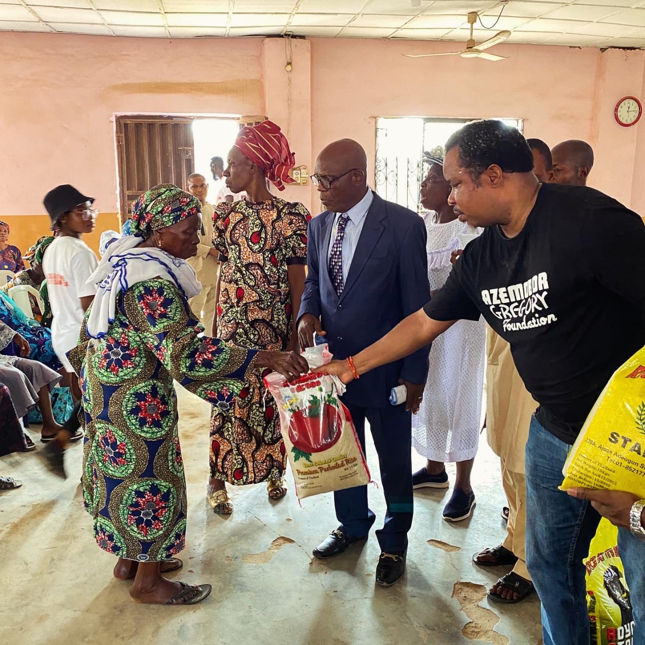 Azemobor Gregory Foundation free food distribution outreach in Agbado Ogun State